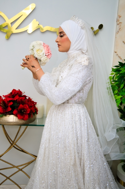 spouses cutting cake